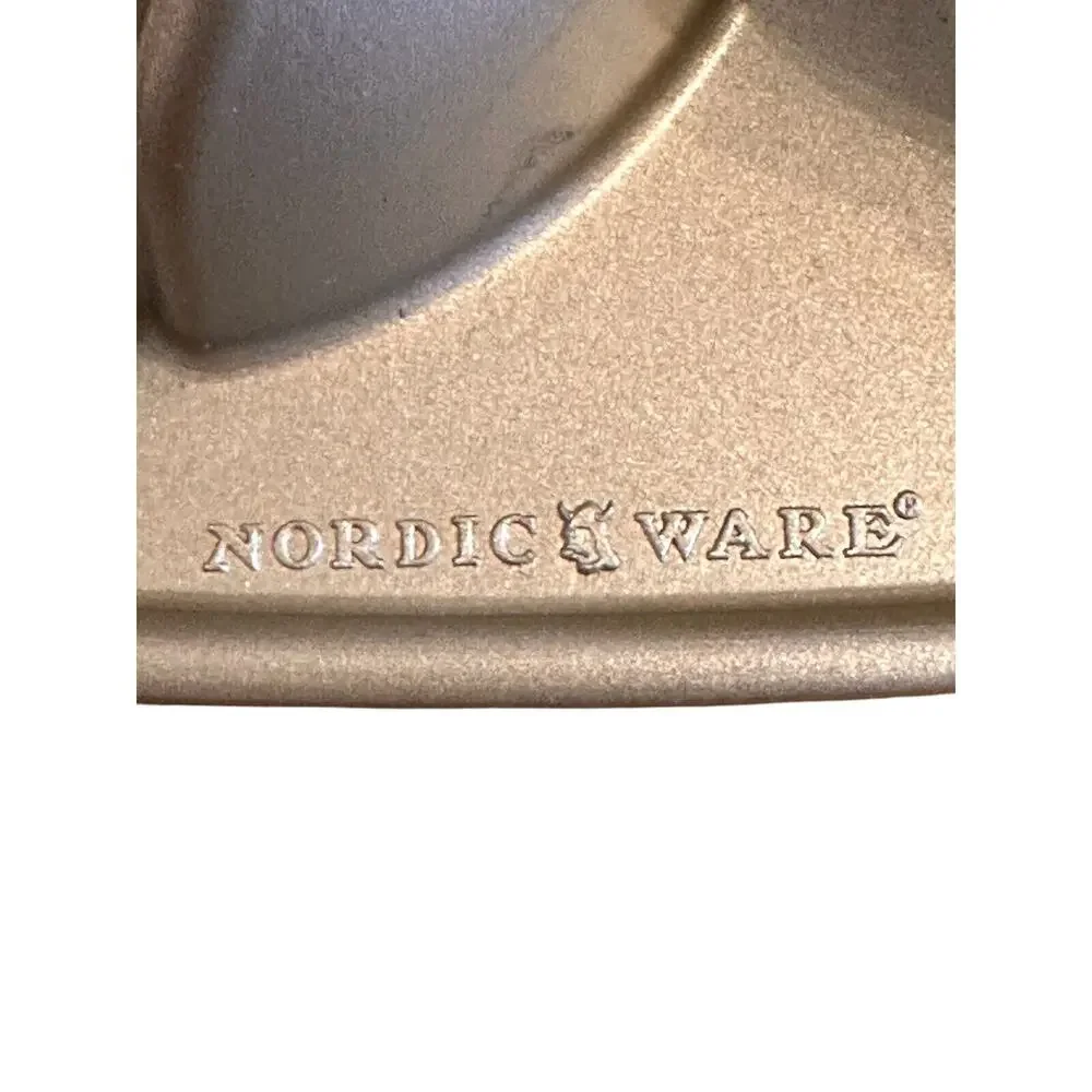 Nordic Ware Caterpillar Cakelet 8 Segments Individual Cake Pan Mold USA 5 Cup